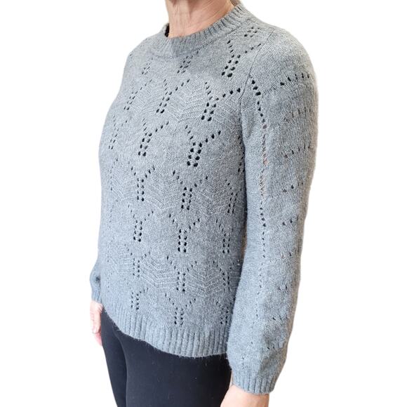 GAP Gray Eyelet Knit Sweater M Mock Neck Textured Soft Fuzzy Minimalist Quietlux - Picture 7 of 9